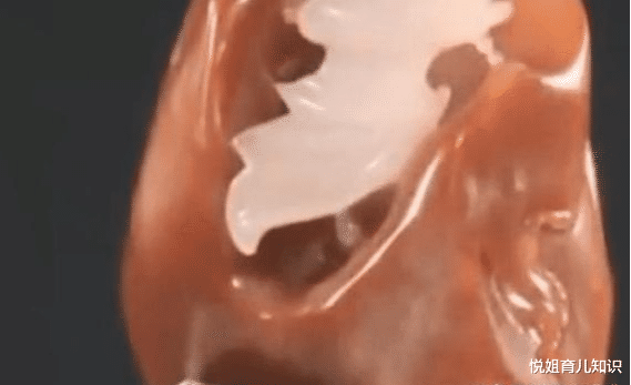 [金丝玉]5年前捡到一颗大石头, 花2万元雕刻, 专家灯光一打: 福从天降