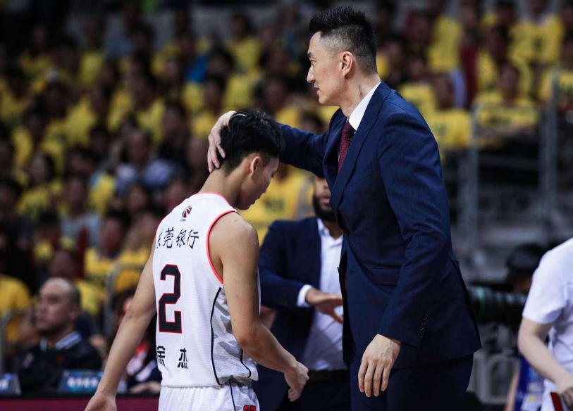 广东男篮|加重处罚！杜锋遭到CBA正式禁赛，广东男篮也可以直接申请复议