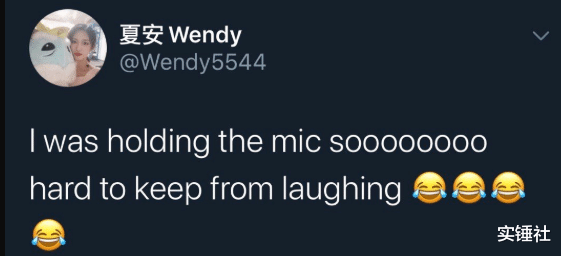 翻译|晋级后阿水因头大采访出事故!欧美女主持笑出声,翻译差点没憋住