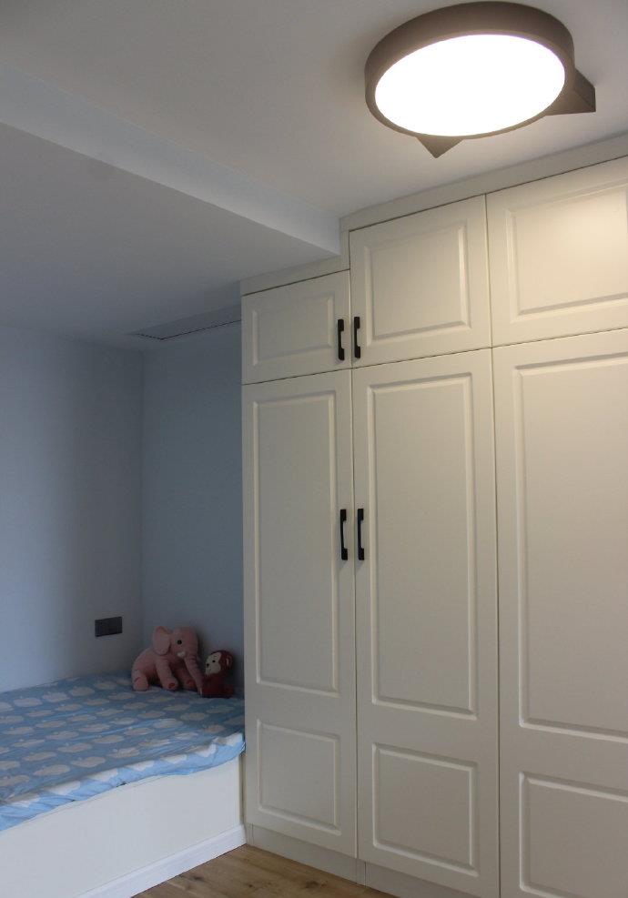 |头一次见这么活泼的北欧风装修,太喜欢客厅的配色了