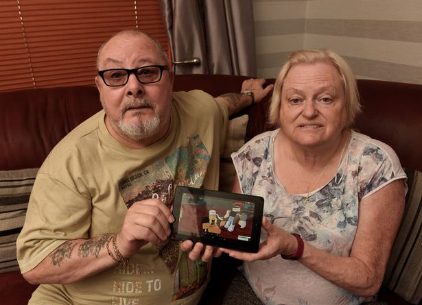 手中的铅笔|在孙女把积蓄花在网络游戏上后，这对老年夫妇变得“一无所有”