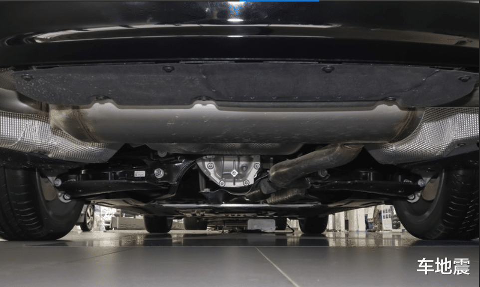 「宝马3系」又一豪车售价“跳水”！这款车从29万跌至25万，买奔驰不如选它香