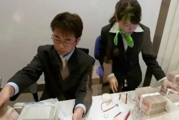 利息|存款利息上调新规：存10万元到建行，定期存款三年利息竟这么多！