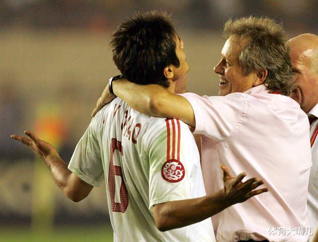 国足@他是国足史上被低估的主帅，教出史上最强国足只输两场比赛终下课