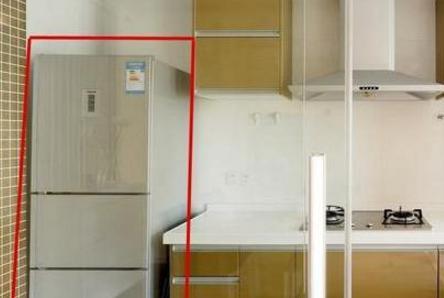 「」去了趟邻居家才发现,难怪我家看着小,原来冰箱没有放在这里!