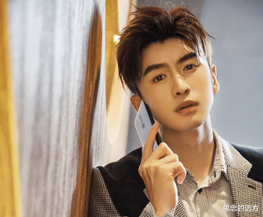 「迪丽热巴」热巴唯一不用避嫌的男艺人,节目里主动牵手,网友:羡慕!