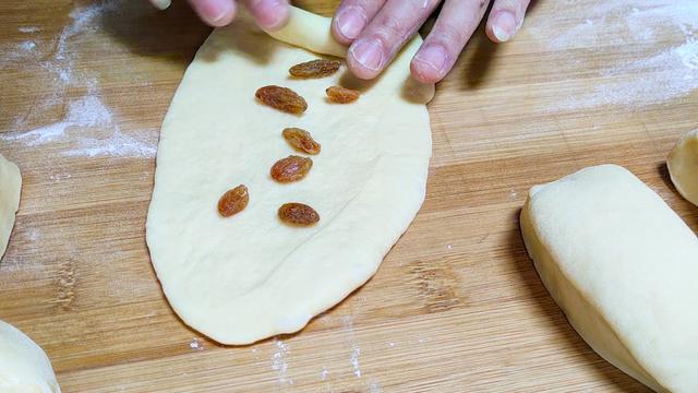 「面包」1碗面粉，2个鸡蛋，不用炸，不放水，筷子一搅，比吃肉还过瘾