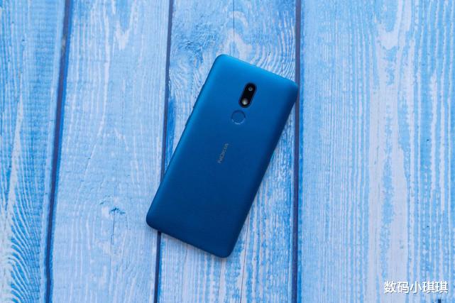 诺基亚|诺基亚翻身太难？新机刚发布就降价，网友：隔壁的红米机更香