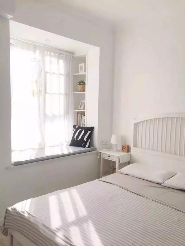 |头一次看到卧室飘窗这样装,太美观实用了,相当于多了间房