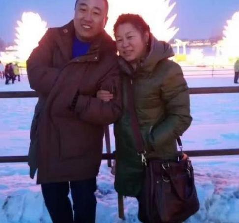 「二胎」45岁大妈不慎怀上二胎，23岁儿子鼎力支持，妹妹出生后却陷入绝境