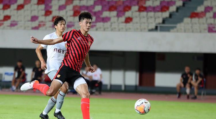 广州恒大|粮草先行！广州恒大兵发大连，球队一举动展现魄力！