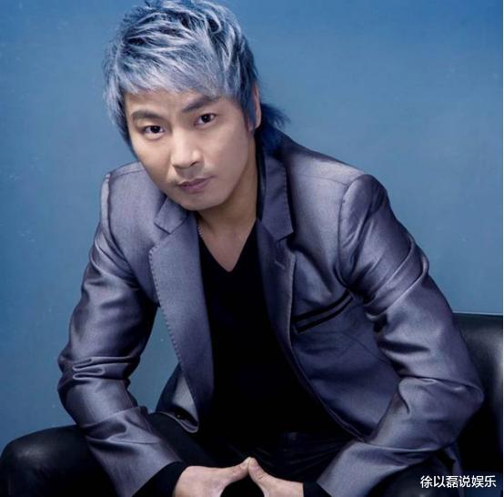 春晚■春晚一曲成名，红了后太傲气，被砍下巴脱落缝130针，如今成商人