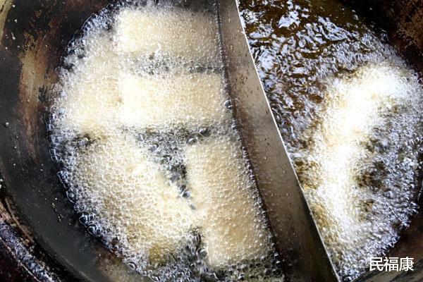 「肝脏」癌细胞偏爱的食物，有些人为了省钱，依然天天在吃，请管住嘴