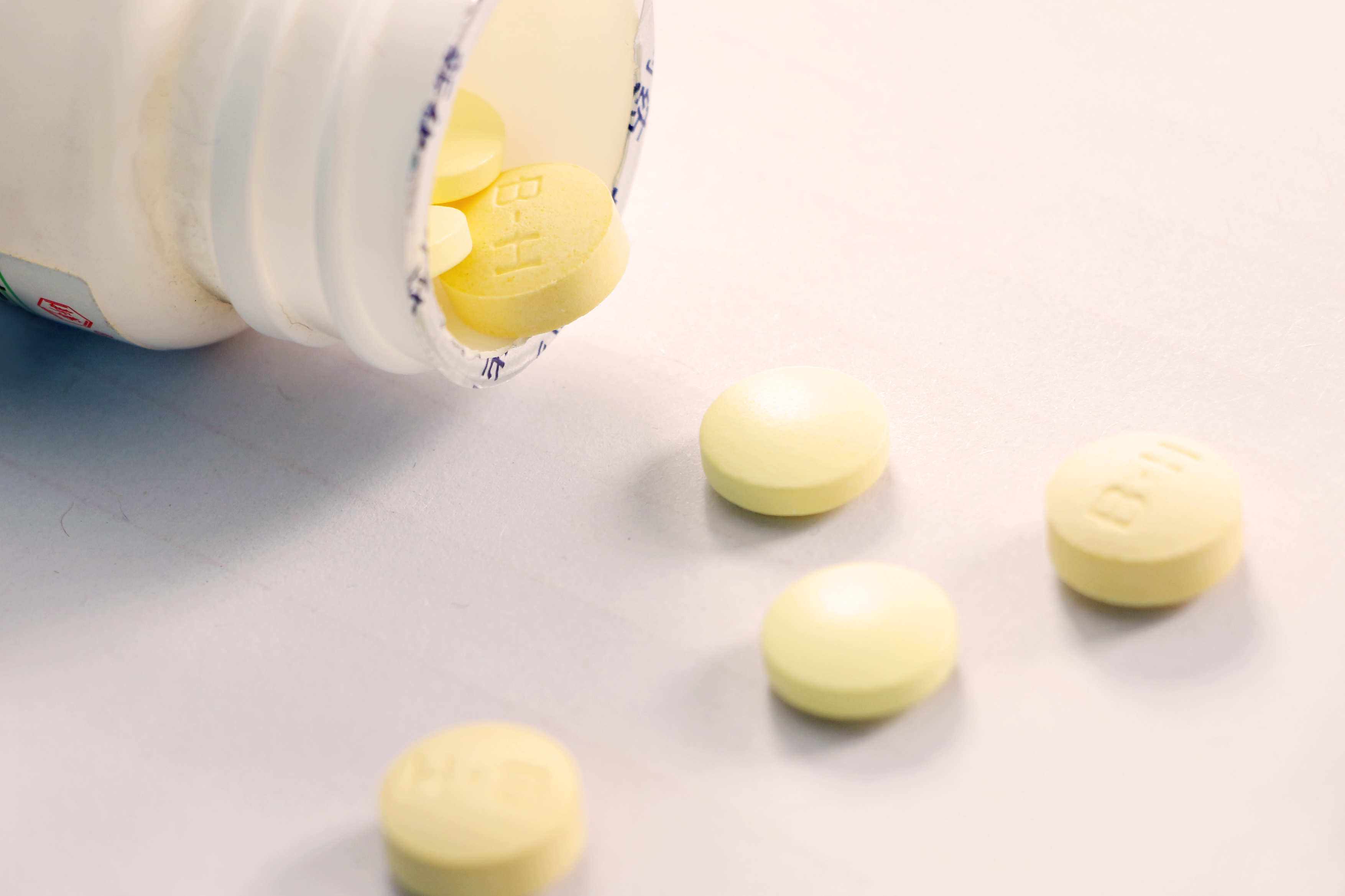 牛黄解毒片|小小牛黄解毒片能内服还能外敷，用它对付这4种病，功效奇特