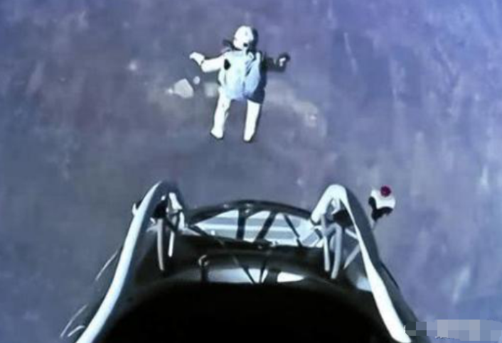 「」当年那个从4万米太空一跃而下，跳伞回到地球的人，如今怎么样了？