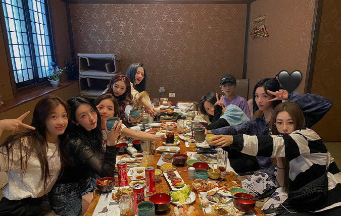 nine|THE 9全员改认证，仅她俩有2个认证，官微3天吸粉35万