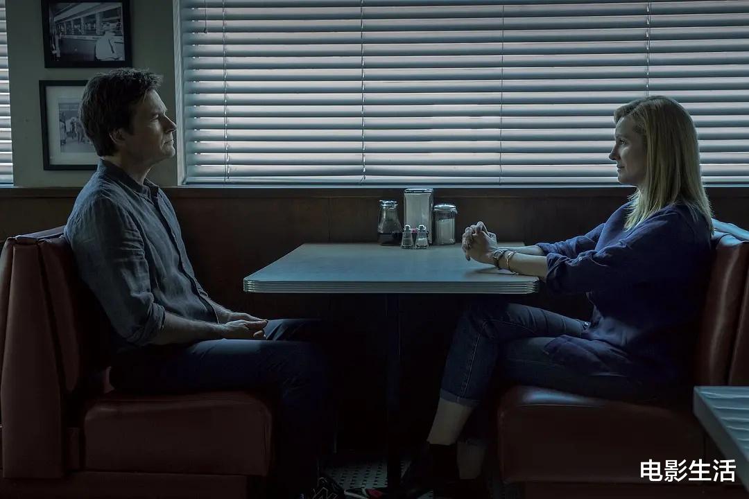 洗钱：全季放出高达8.5分，网飞新剧一集比一集过瘾，不输《绝命毒师》