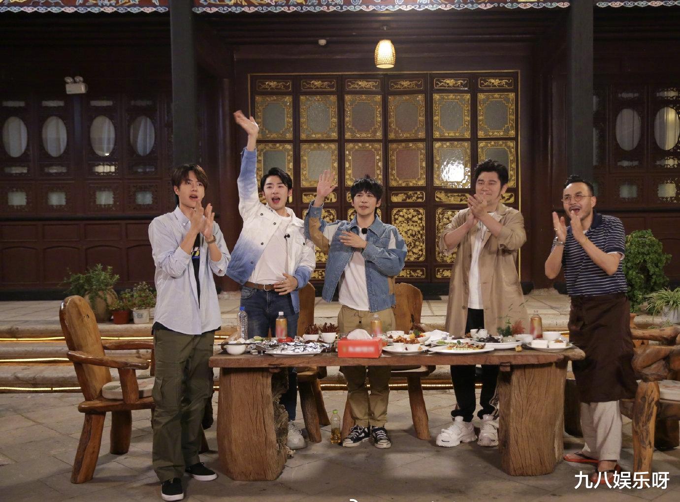 王一博▲《天天向上》:王一博与哥哥们聊天,1句话道出“顶流”真相