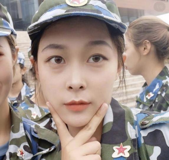 #眼霜#药房有种“很不起眼”的眼霜，用完眼袋细纹全没了，实力不输兰蔻