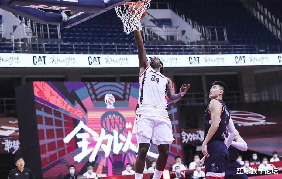 OJ·梅奥▲梅奥首秀终于来了!和郭艾伦联手空砍60分!大侄子气得直接退场