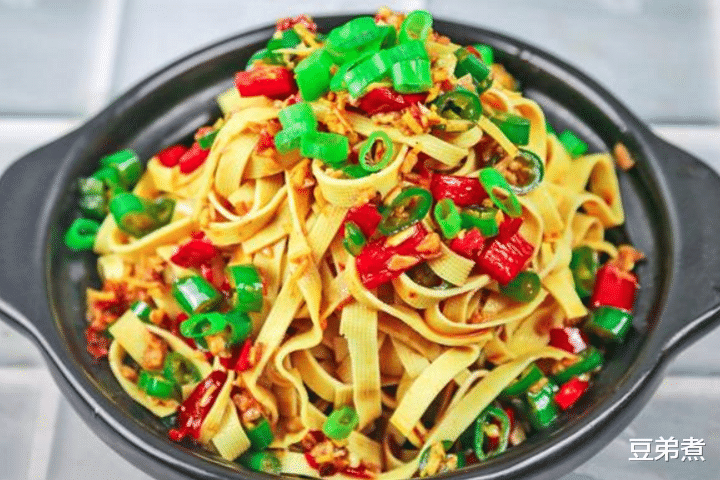 「豆腐皮」夏天,多给孩子吃这菜,3块钱一斤,常吃补钙,促进骨骼发育