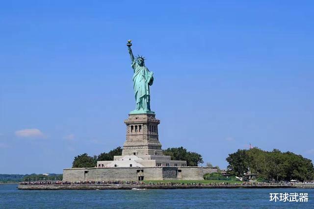 美国▲美国公开数据，大量中国籍博士建设美国，华人人均收入落后于印裔