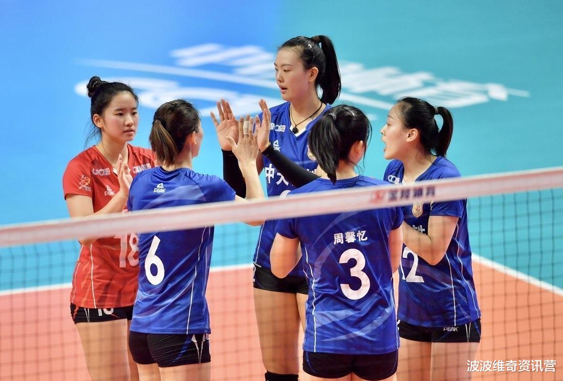 李盈莹|江苏女排擒天津四连胜！龚翔宇踩滑险些摔倒，刁琳宇连击捂脸自责
