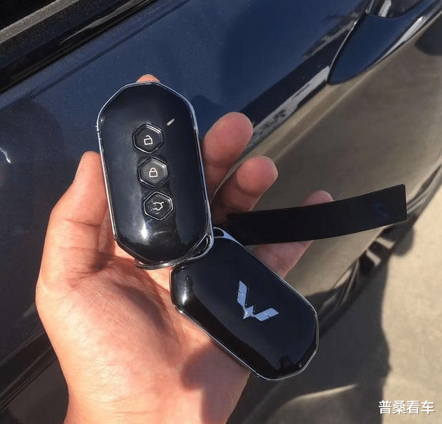 五菱|五菱藏不住了!换标新车比奥德赛霸气,6座+双人大床,还看啥GL8