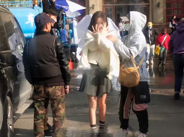 邓家佳|4岁出道，首位80后双料女配，今37岁扮女大学生被赞绝美