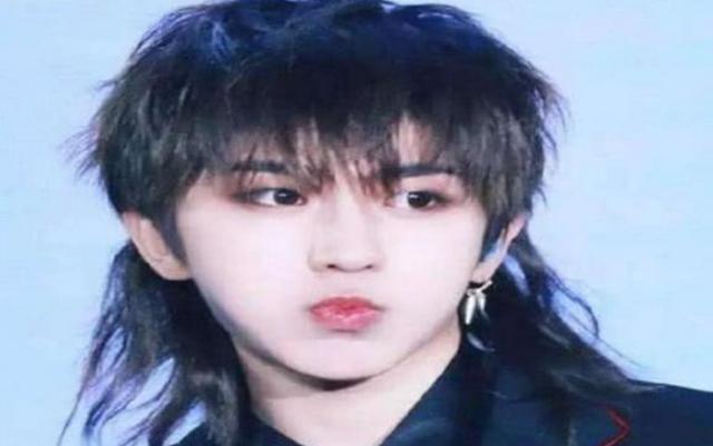 发型|发型有多重要？蔡徐坤落水后发型变化大，大背头的坤坤太帅了！