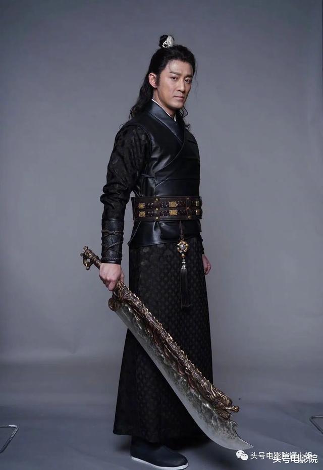 王晶▲最老张无忌！40岁林峯演古天乐儿子，离子烫+座山雕？网友：告辞