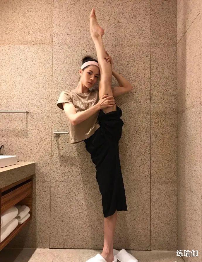 【老寒腿】腿又僵又硬真不好受啊,每晚拉拉筋,双腿变细,身体通畅