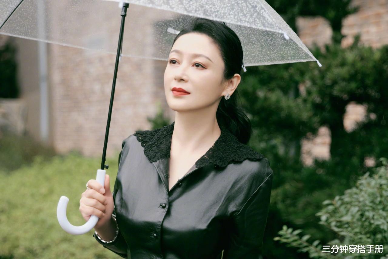 口红|陈红这哪像是51岁的样子呀？精致妆容换上，仪态优雅胜过很多人