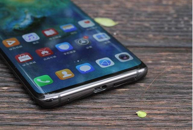 华为@华为史上最强水桶旗舰机，上市近3年，配置仍吊打90%安卓旗舰