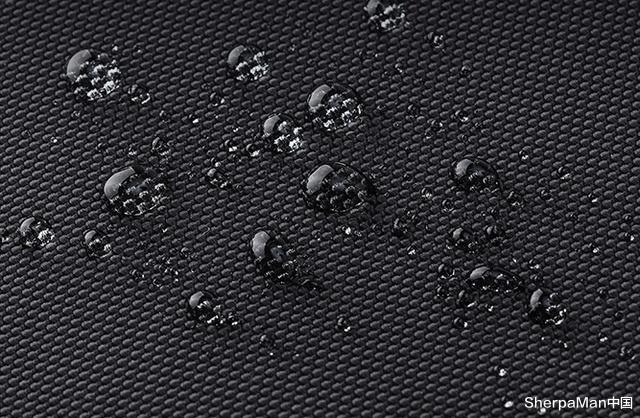 雷军■千亿身家的小米CEO雷军，一个99元「破背包」，两年都不舍得换