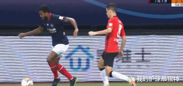 上海上港|上港大将又1争议动作！一掌打到对手要害 痛得瞬间失去战斗力