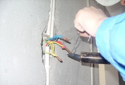 「」水电装修万万要这样接电线，一旦老电工这么做，不用验收直接给钱