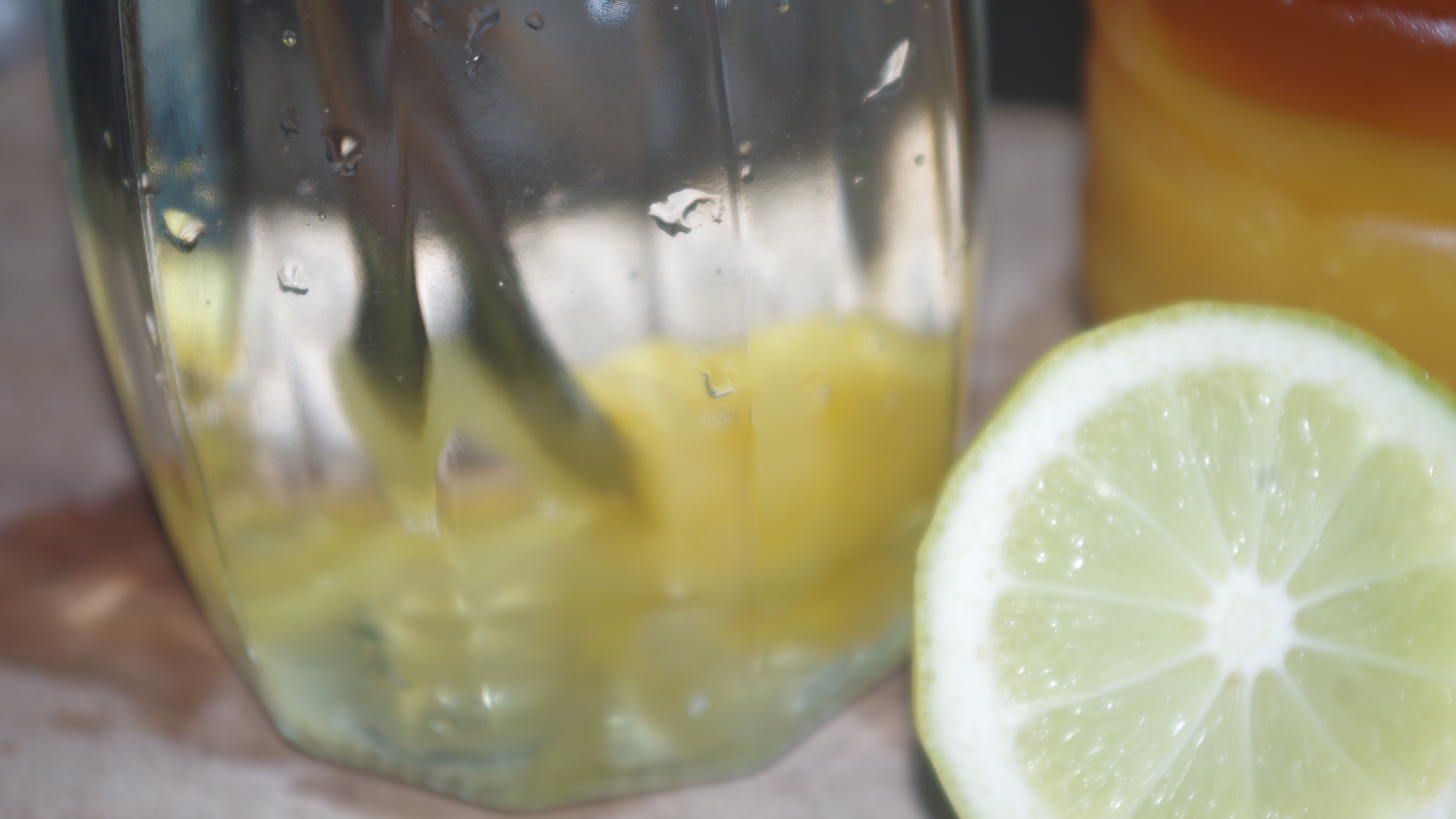 【蜂蜜】蜂蜜水是早上喝，还是晚上喝比较好？先不管，我要给自己来一杯