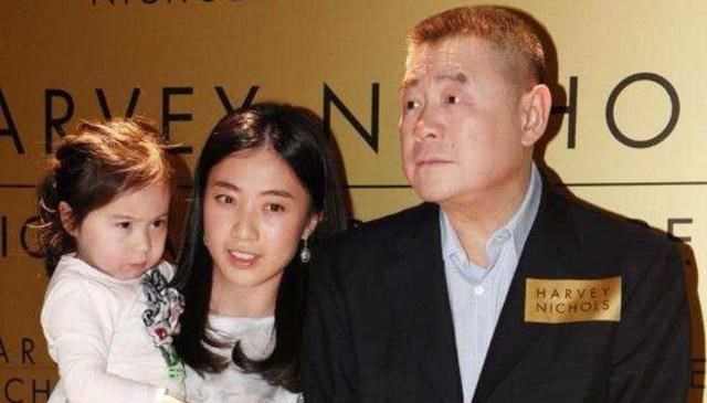 刘銮雄|又一富豪“跑了”？关掉300家中国公司，“套现”500亿转至英国