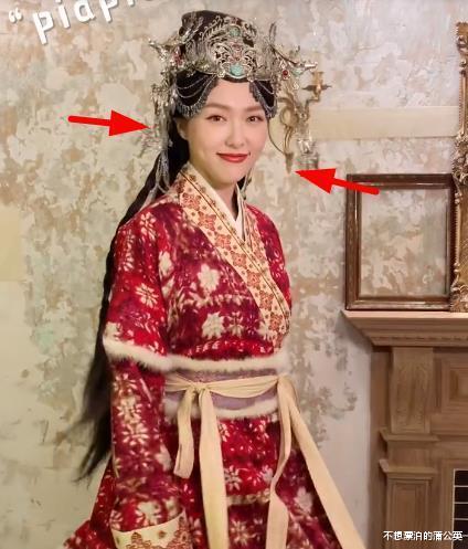 唐嫣：唐嫣录视频辟谣“身材臃肿”，婚房内景古典贵气，一双筷子腿抢镜