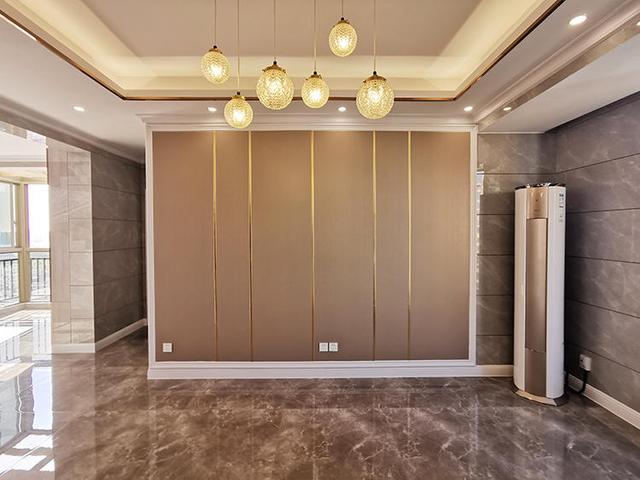 香槟▲高冷装修：210平现代复式大宅，两层楼墙面全部用石材！