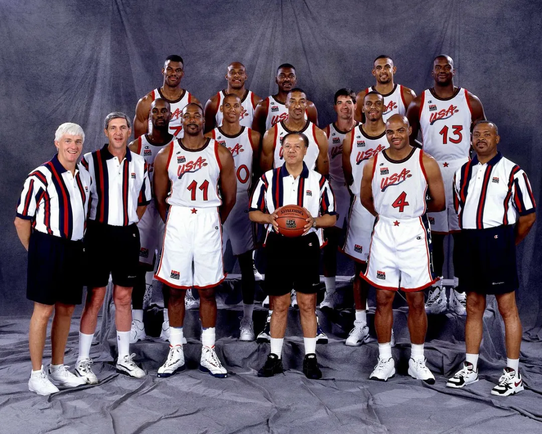 「杰里·斯隆」斯特恩状元签选中了科比，交给了斯隆！