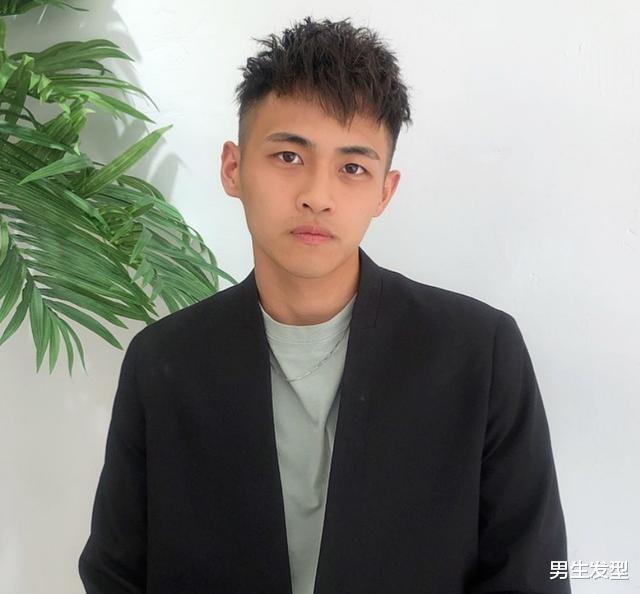 【发型】发际线高的男生，千万别错过这3款发型，时尚，个性，显帅气