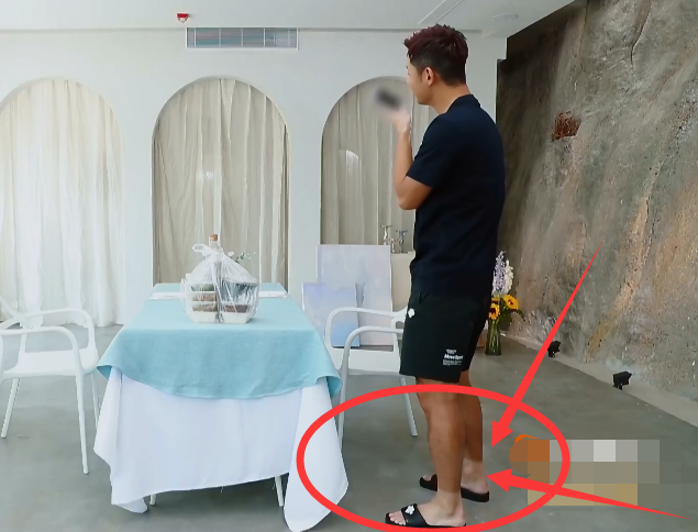 张继科|张继科录综艺，手脚肤色太吓人，看懂才知世界冠军的辛酸