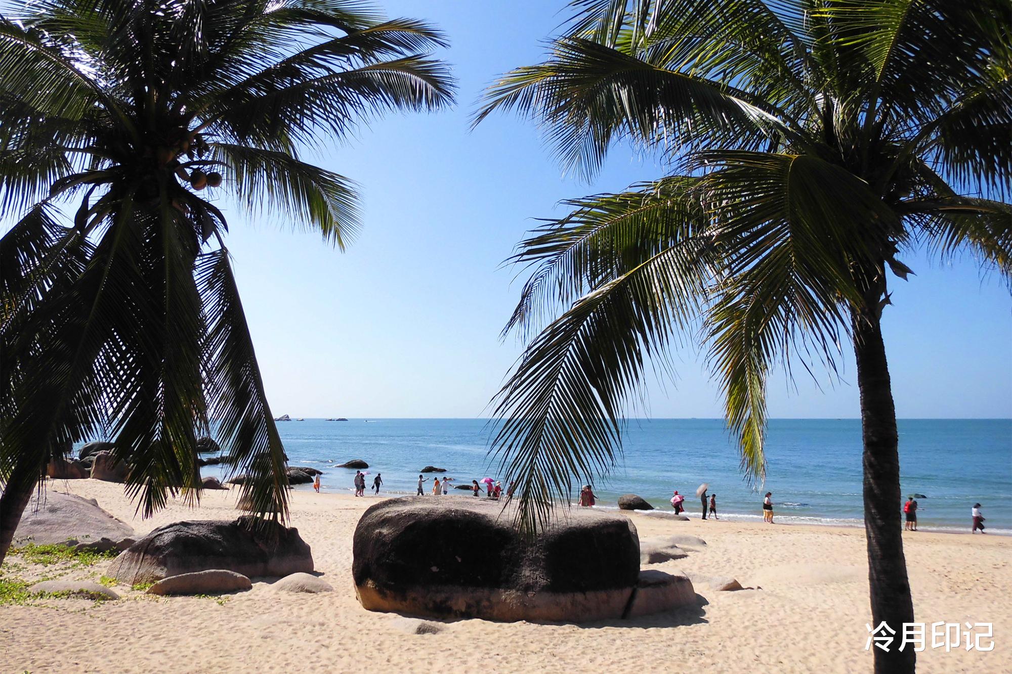 『三亚』我国唯一没有冬天的省，一年四季如夏，被誉为“天然大温室”