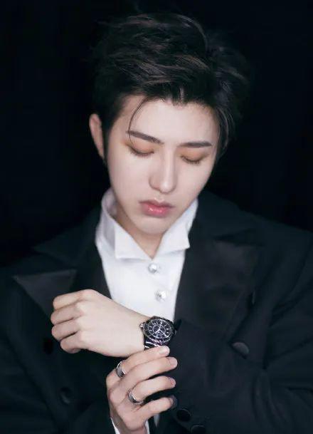 金智妮▲Jennie和蔡徐坤的玻璃唇，你学会了吗？