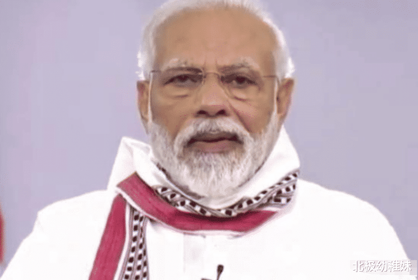 印度|印军增援部队再收噩耗，大批救护车拉走尸体，莫迪怒斥指挥太糟糕