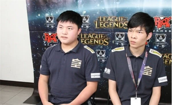 corn▲咋混成这样了?Uzi的前队友,LOL世界亚军中单心酸发文求职