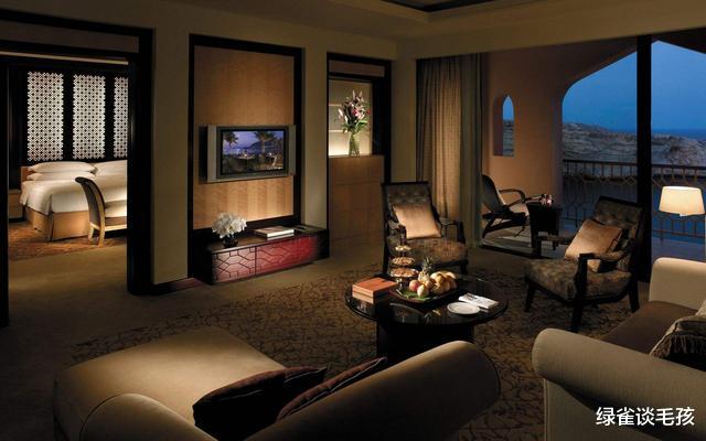 「旅行」深夜去住酒店时，明明还有房间，为何酒店前台总是说“没房”？