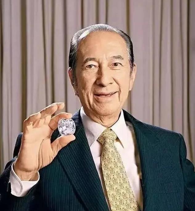 翡翠@赌王四太的百万鸽子蛋不算什么，帝王级翡翠、200克拉钻石才真壕